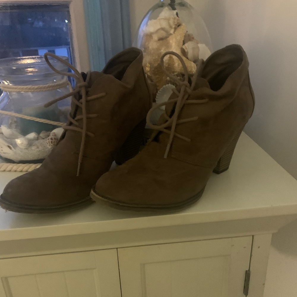 Mia suede shoes like new